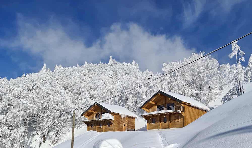 Chalets du Col au Lioran sous la neige 2